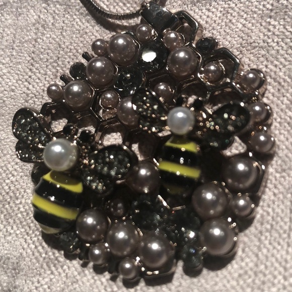 BEE HoneyComb Pendant Necklace NWOTS - Picture 12 of 12